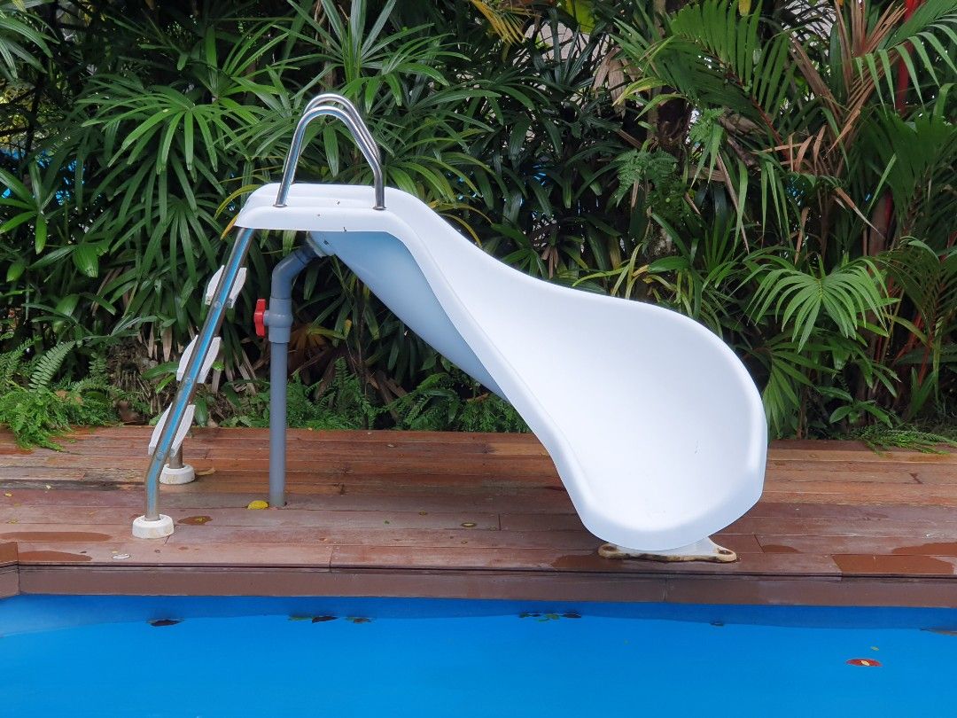 Zoomerang pool slide, Babies & Kids, Infant Playtime on Carousell