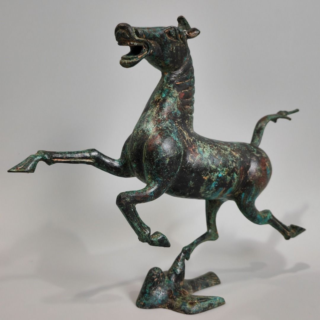 博物館級 東漢時代 古青銅馬踏飛燕 古賞物 古漢 置物 古美術 WWST075 東漢銅奔馬青銅馬踏飛燕, 興趣及遊戲, 收藏品及紀念品, 古董收藏