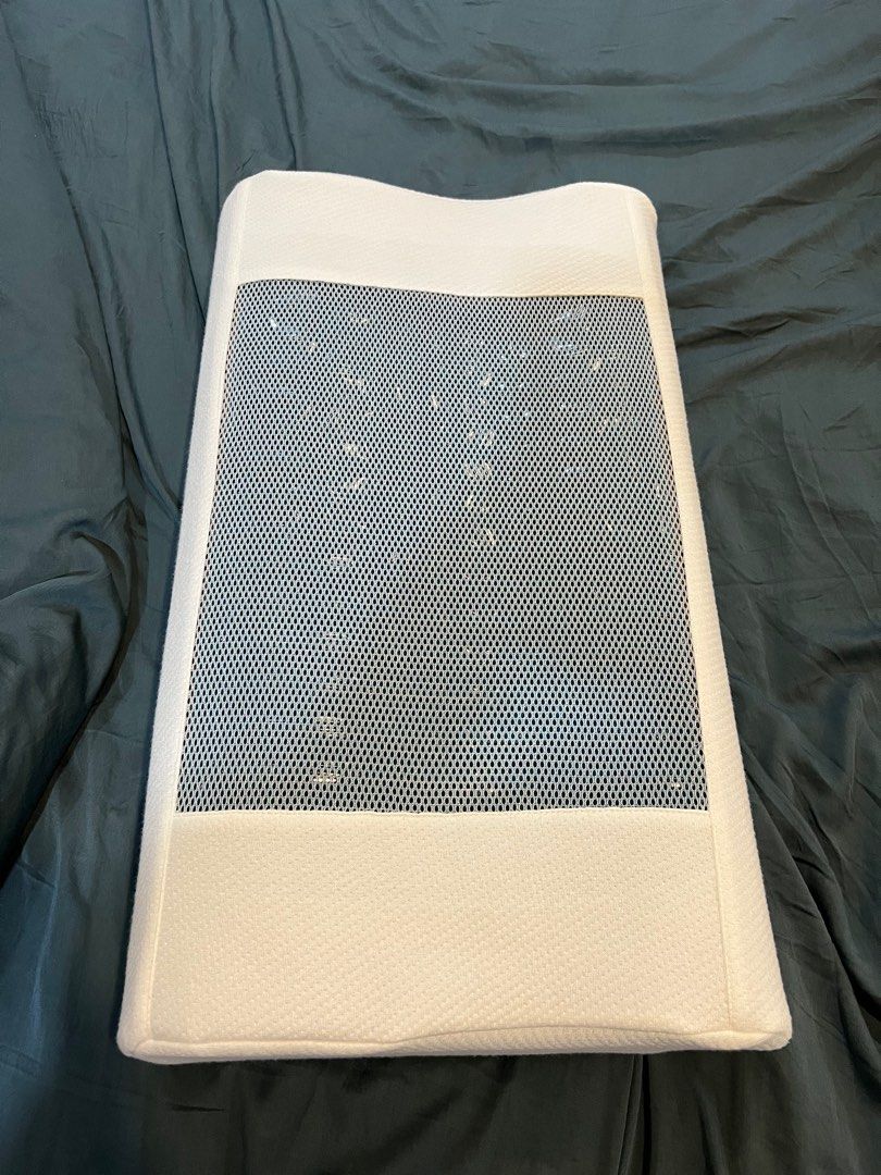 Akemi contour memory pillow, Furniture & Home Living, Bedding & Towels