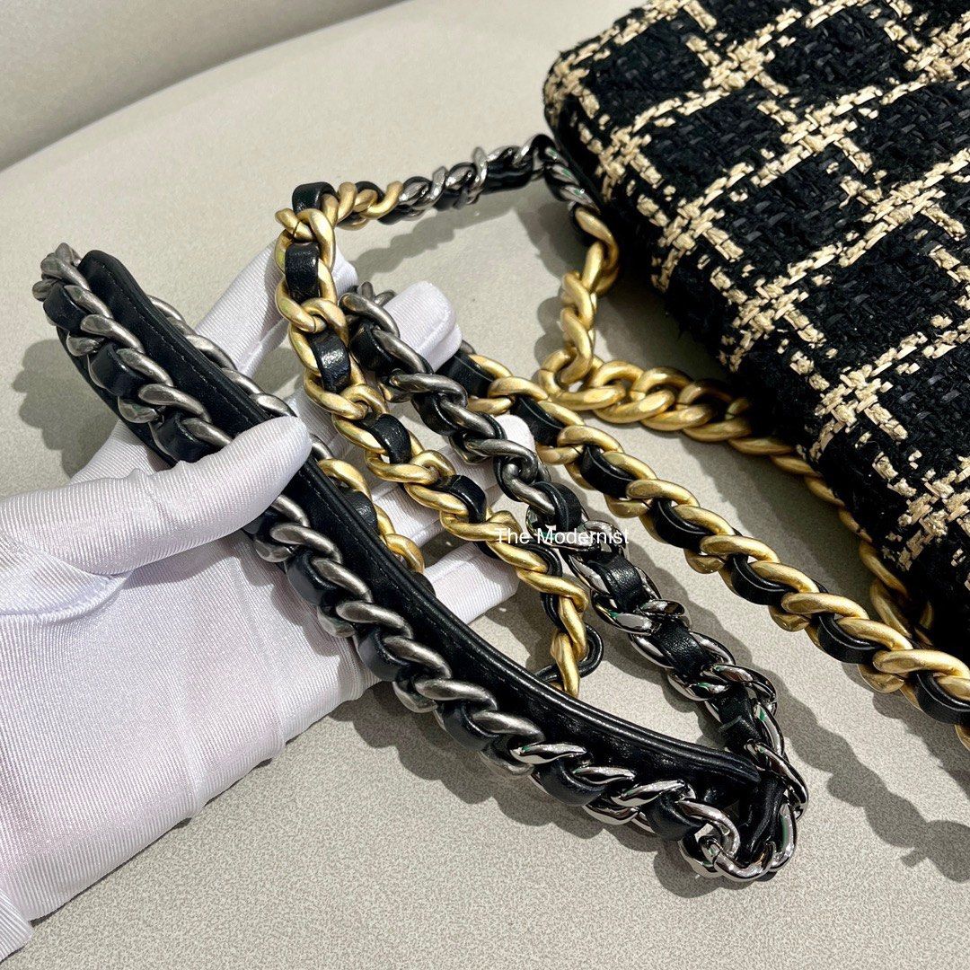 Authentic Chanel 19 Flap Bag Black Crochet Beige Raffia Straw, Luxury, Bags  & Wallets on Carousell