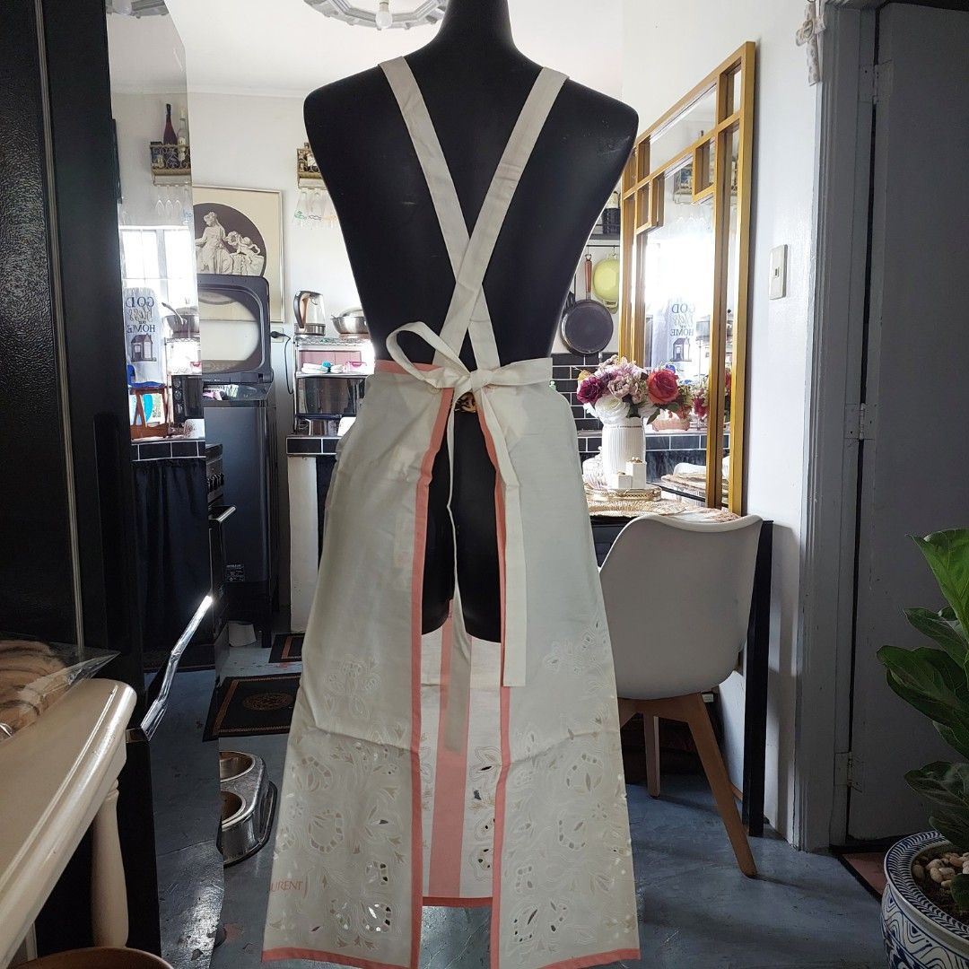 Authentic YSL apron (Category: Activewear) located in Binangonan. Submitted by makoleksyon (Listing ID 1212492819, Image 2). Description: brand new no flaws bought in Japan 💯% Authentic money back guarantee.