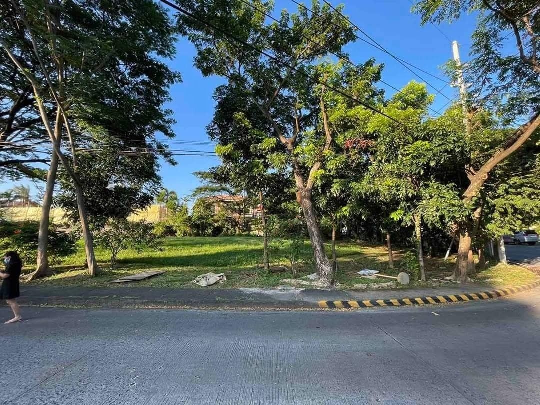 Ayala Alabang Lot For Sale near Madrigal Gate Muntinlupa near Alabang West Alabang Hills