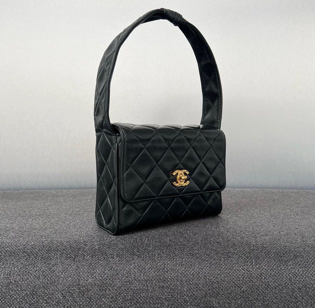 Chanel Vintage Box Bag Lambskin Black Ghw 19 × 15 × 7cm, Luxury, Bags &  Wallets on Carousell