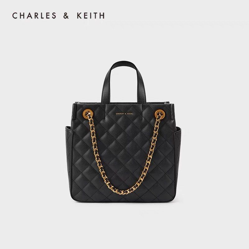 Quilted chain sales tote bag