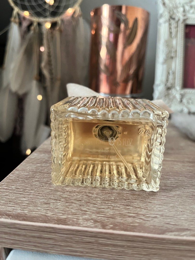 Chloe EDP (Category: Fragrance & Deodorants) located in Quezon City. Submitted by wchell (Listing ID 1212443523, Image 3). Description: Good as new Super few sprays missing lang.