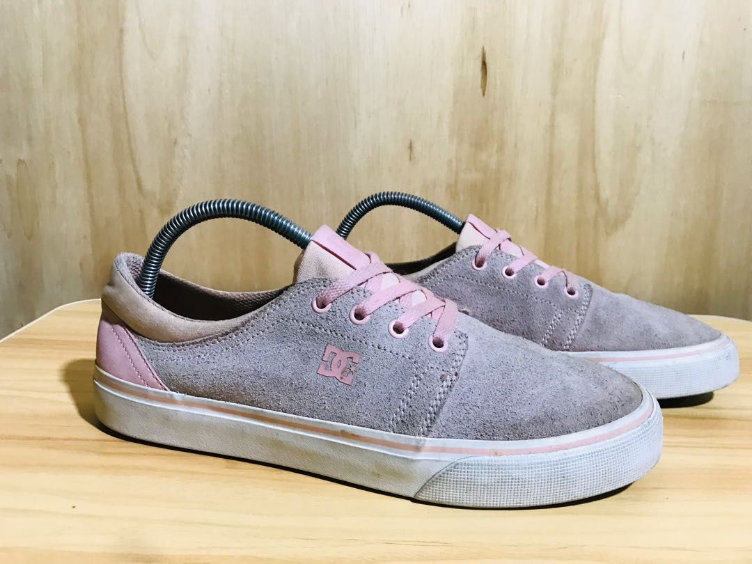 Dc, Fesyen Pria, Sepatu Sneakers di Carousell