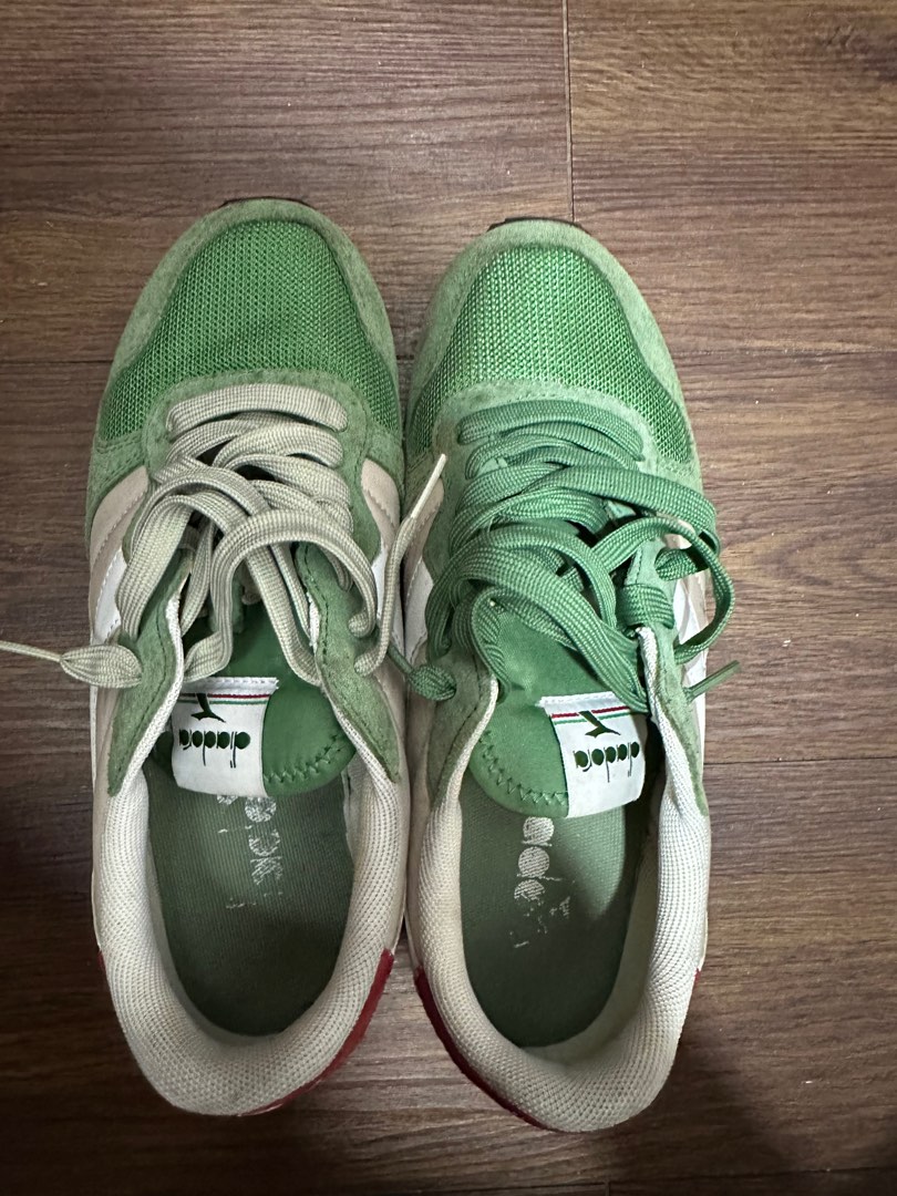 Camaro shop sports shoes
