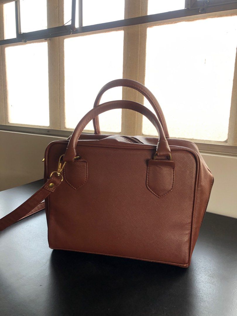 Eazy Peazy Box Bag, Women's Fashion, Bags & Wallets, Crossbody Bags on