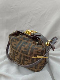 (Category: ) located in . Submitted by HandbagsAddictHere (Listing ID 1212540944, Image 1). Description: .