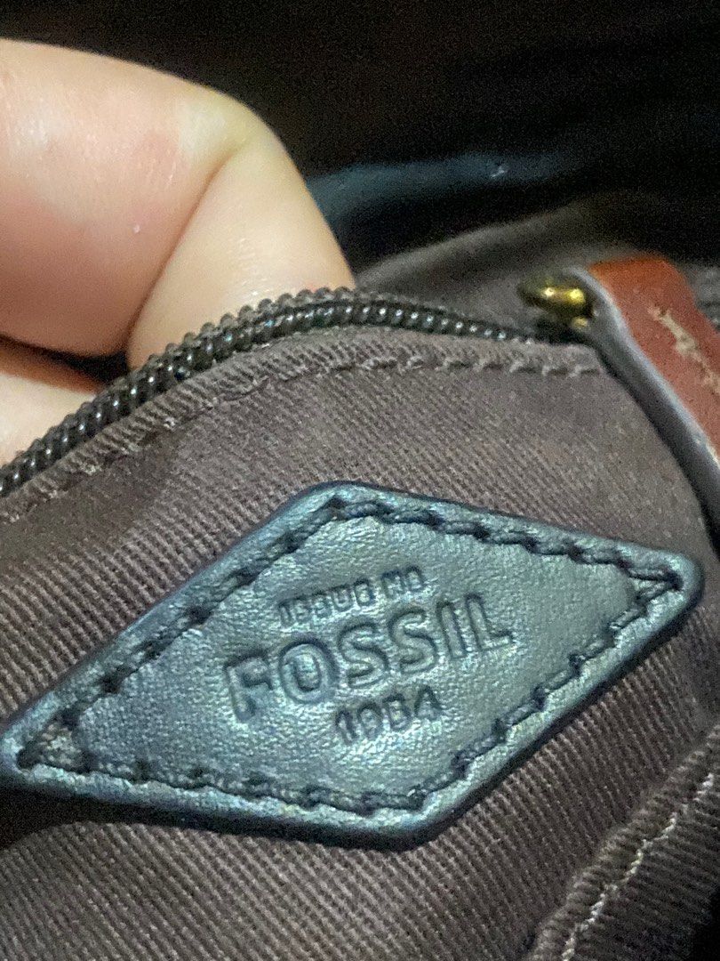 Fossil Waist Bag, Fesyen Pria, Tas & Dompet , Tas Selempang di Carousell