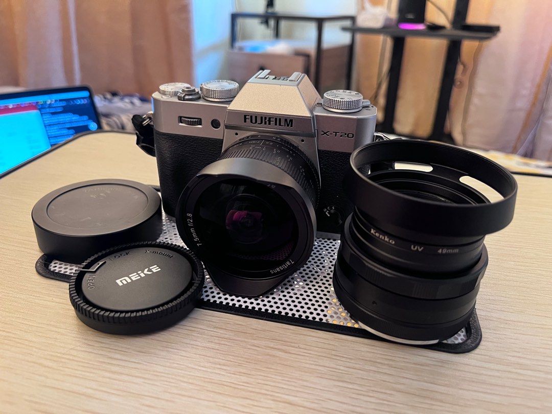 Fuji XT20 XT20 XT20 with Lens and low shutter count Mirrorless Camera