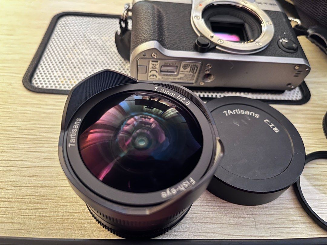 Fuji XT20 XT20 XT20 with Lens and low shutter count Mirrorless Camera
