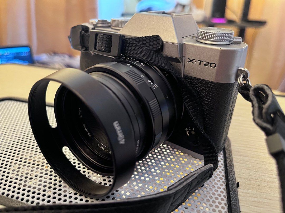 Fuji XT20 XT20 XT20 with Lens and low shutter count Mirrorless Camera