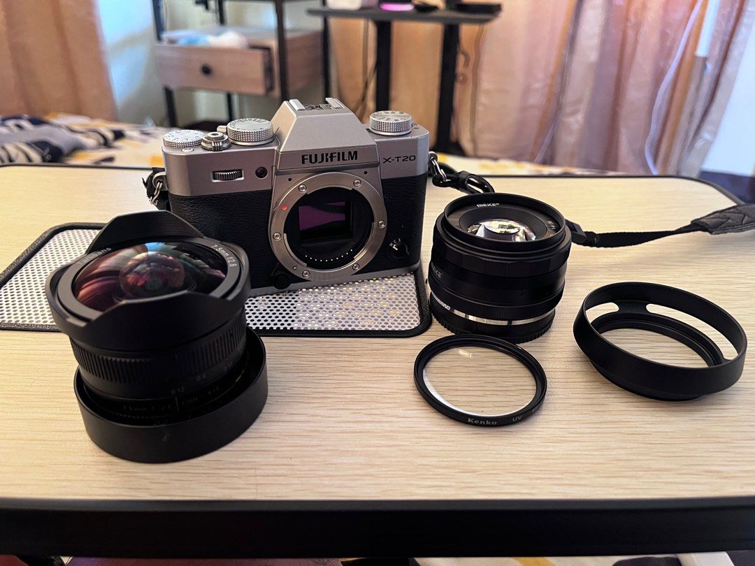 Fuji XT20 XT20 XT20 with Lens and low shutter count Mirrorless Camera