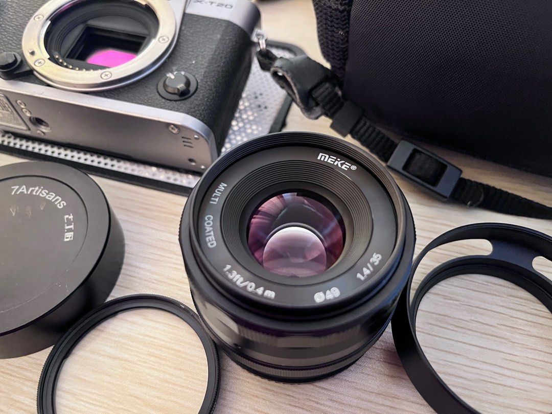 Fuji XT20 XT20 XT20 with Lens and low shutter count Mirrorless Camera