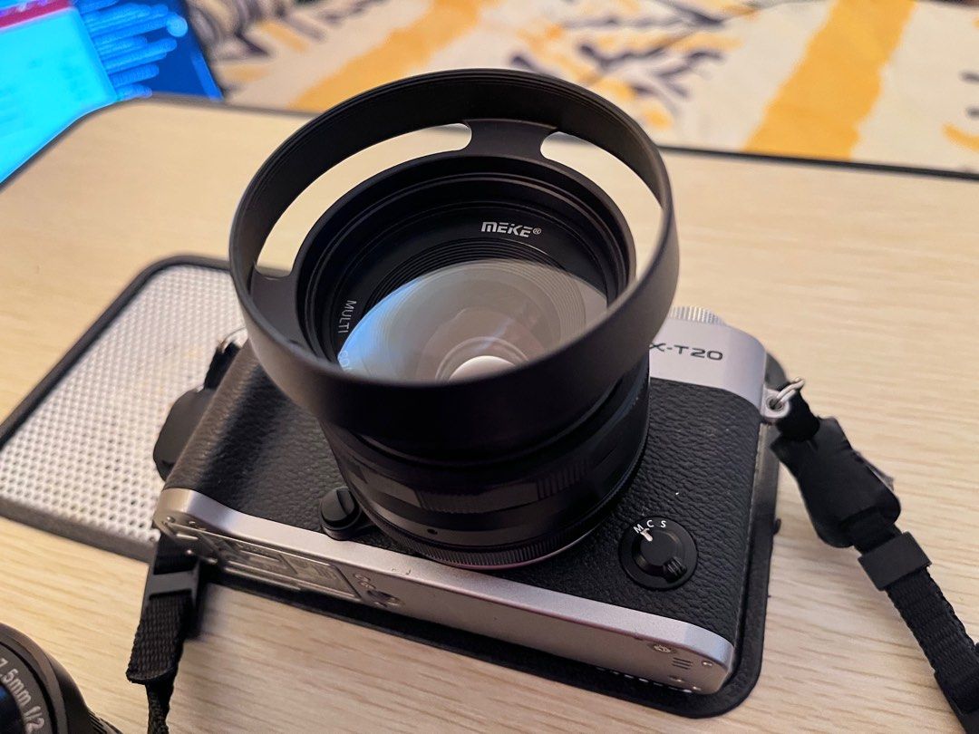 Fuji XT20 XT20 XT20 with Lens and low shutter count Mirrorless Camera