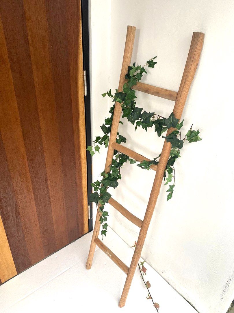 Heavy natural wood ladder hanger towel mat