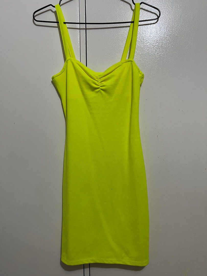 h&m neon yellow dress Neon..  . .  : @h.r.k_photography Sandals :  @sandalshari_womens_footwear Bag : @mytresorgallery Mua :  @parvathy_makeover Dress @hm . . #neon #green #instafashion #fashionista  #instagood #instagram #instalove #fashionstyle #dress #hmxme