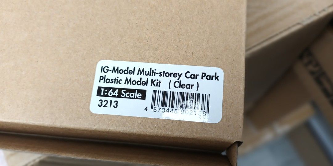 IG IGNITION MODEL 1:64 IG3213 Mulit-storey Car Park Plastic Model