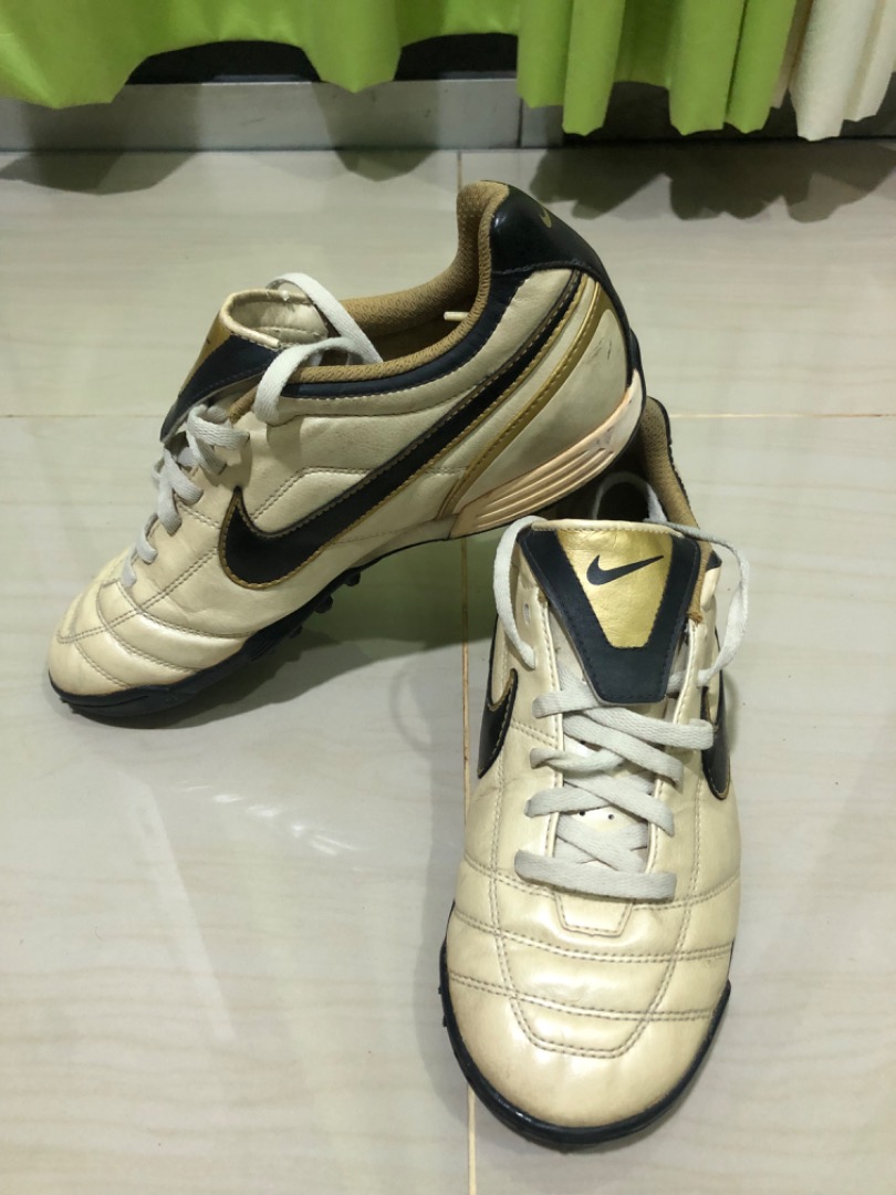 kasut futsal nike tiempo