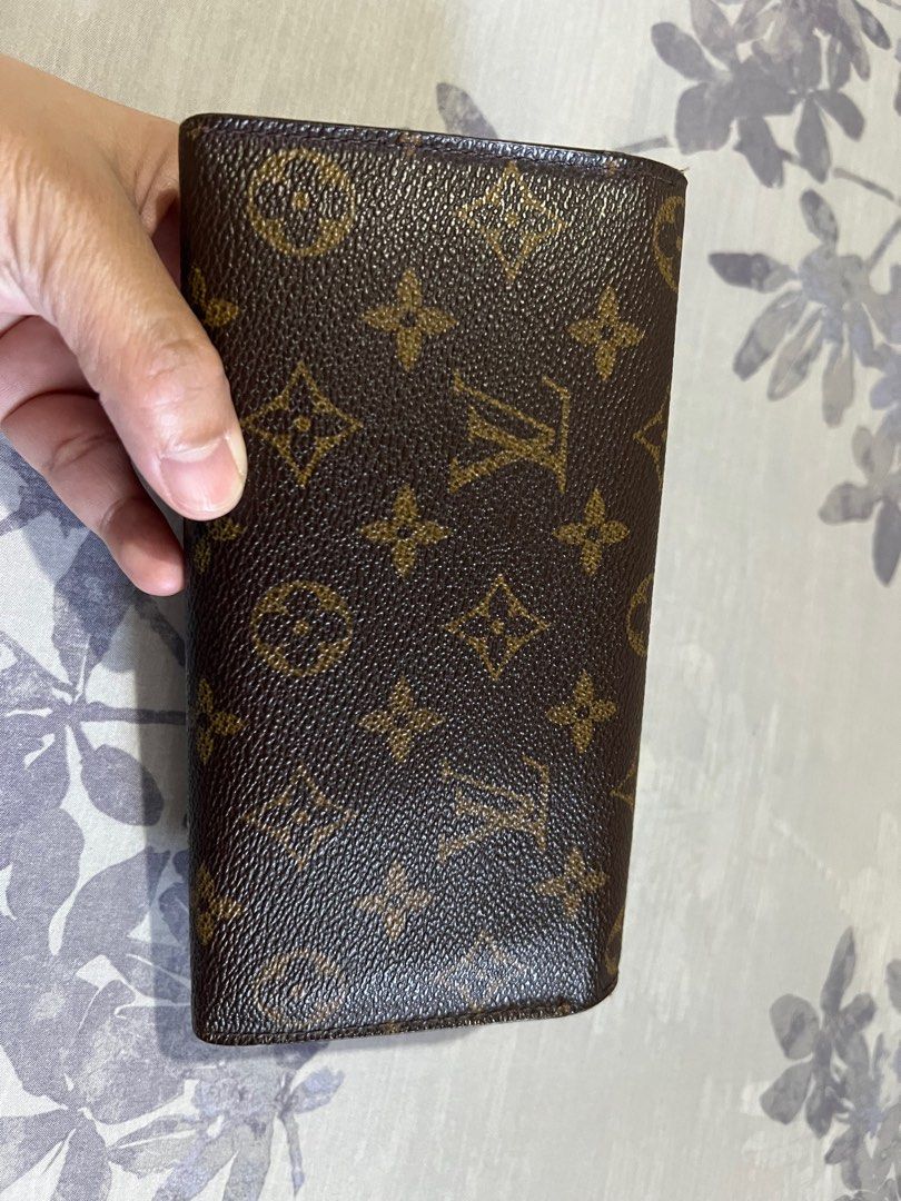 Louis Vuitton Sarah Wallet (Category: Luxury Bags & Wallets) located in Quezon City. Submitted by kayesantos7 (Listing ID 1212495064, Image 3). Description: Selling my vintage Louis Vuitton Sarah Wallet. Authentic, Made In France! In good preloved condition. Such a collector’s piece! This is vintage and preloved already so kindly manage your expectation. No inclusions. All sales are final. No return and no exchange. Feel free to ask for more deta