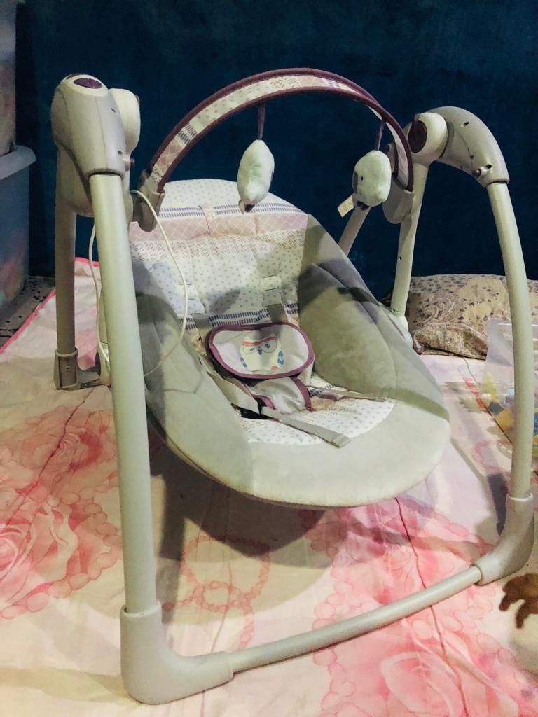 Portable baby deals cradle swing