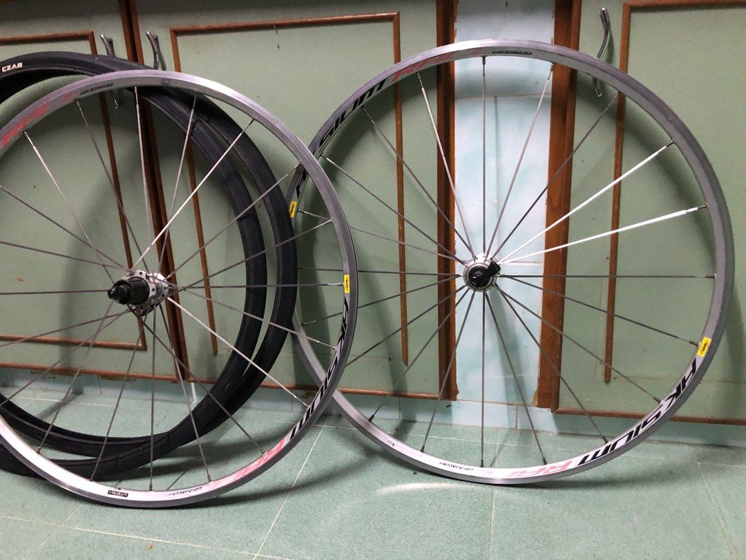 Aksium 700 discount road bike wheels
