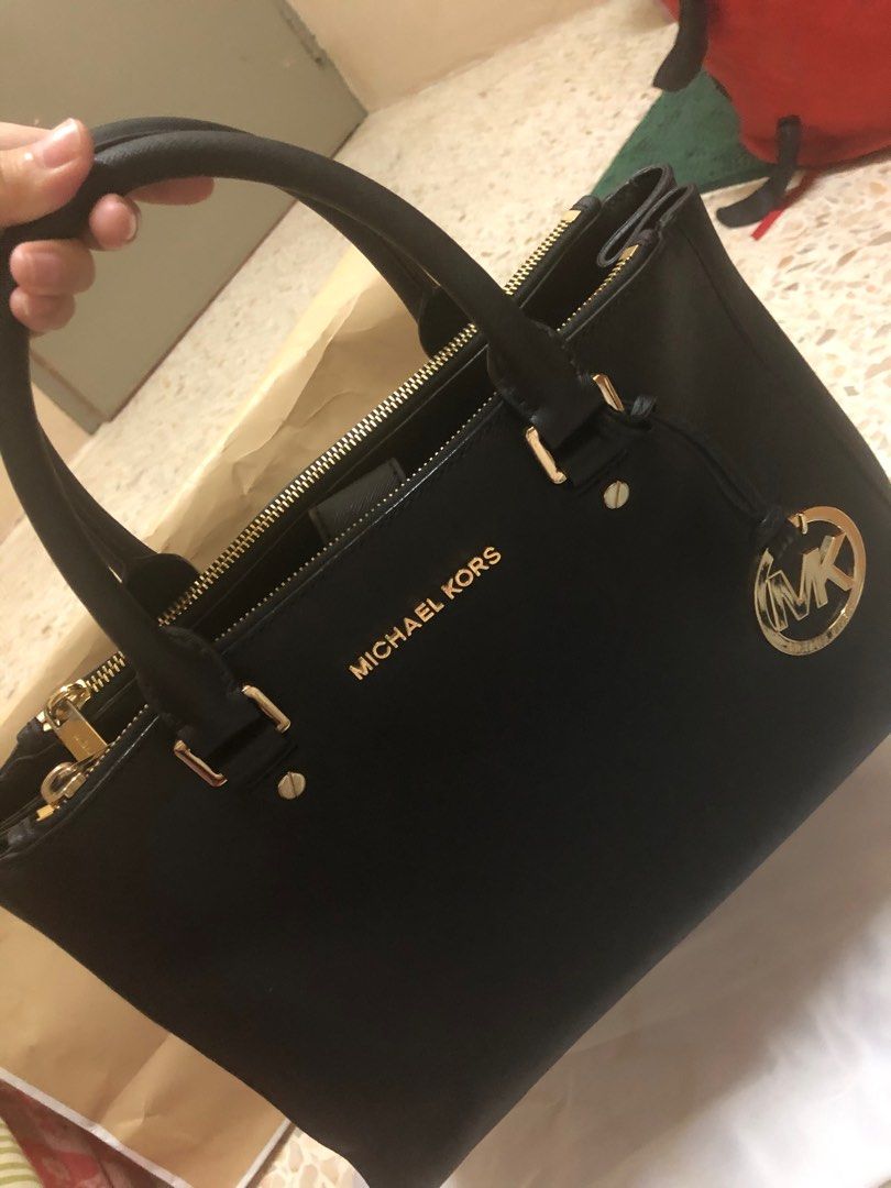 MICHAEL KORS, Luxury, Bags & Wallets on Carousell