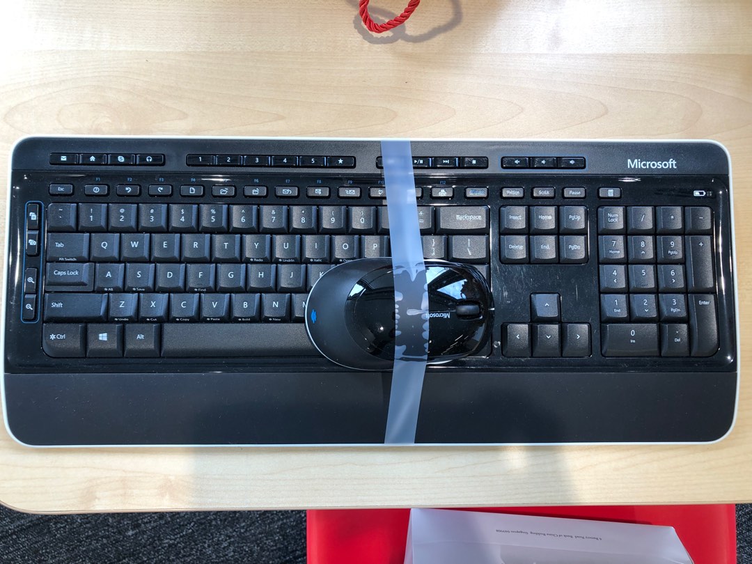Microsoft wireless keyboard and mouse 3050, Everything Else on Carousell