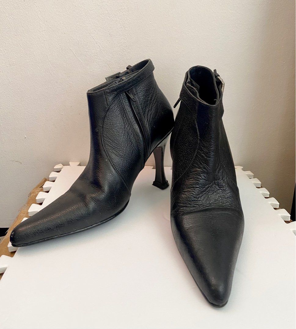 MILANI Pointed Slim Korean Heel Boots (Category: Boots) located in Taguig. Submitted by RoseTags (Listing ID 1212514645, Image 3). Description: Brand:Milani Color:Black Size:6 .