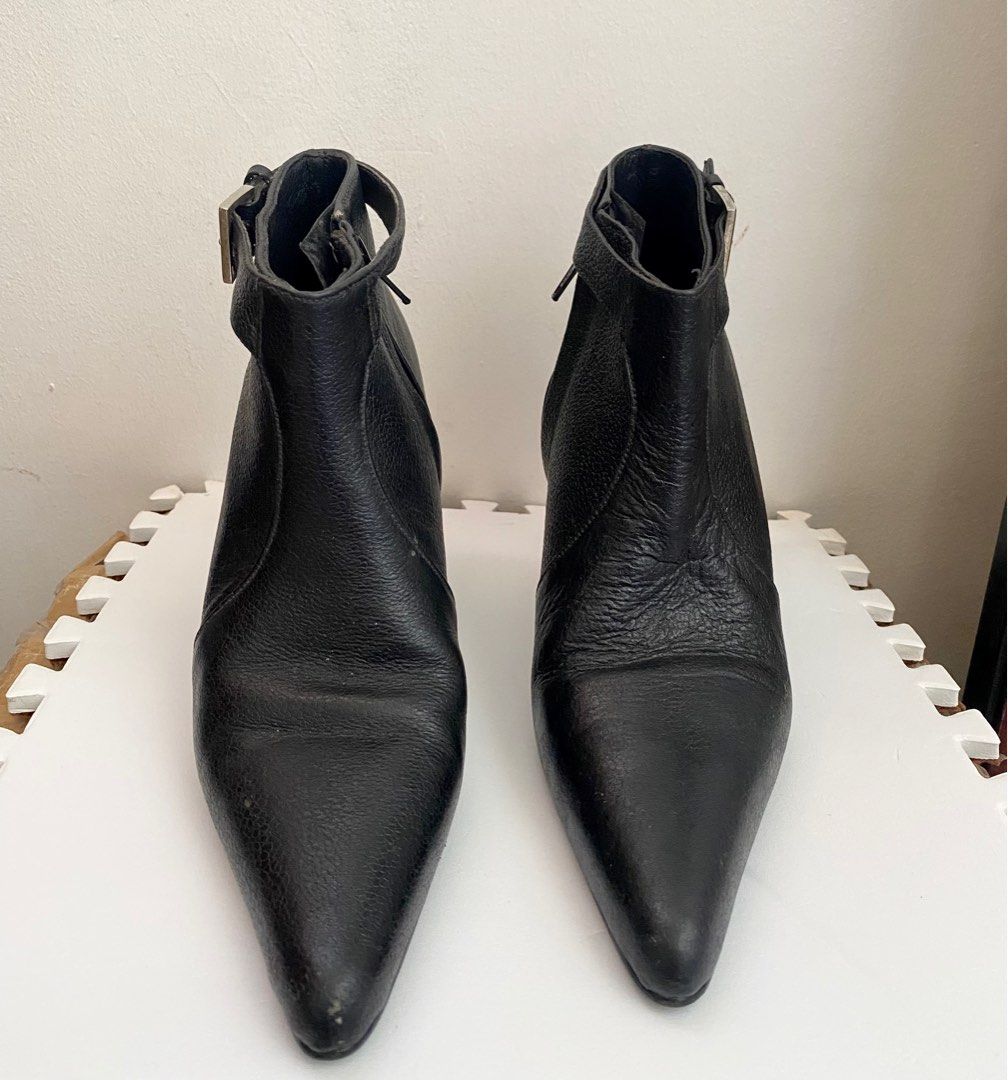 MILANI Pointed Slim Korean Heel Boots (Category: Boots) located in Taguig. Submitted by RoseTags (Listing ID 1212514645, Image 1). Description: Brand:Milani Color:Black Size:6 .