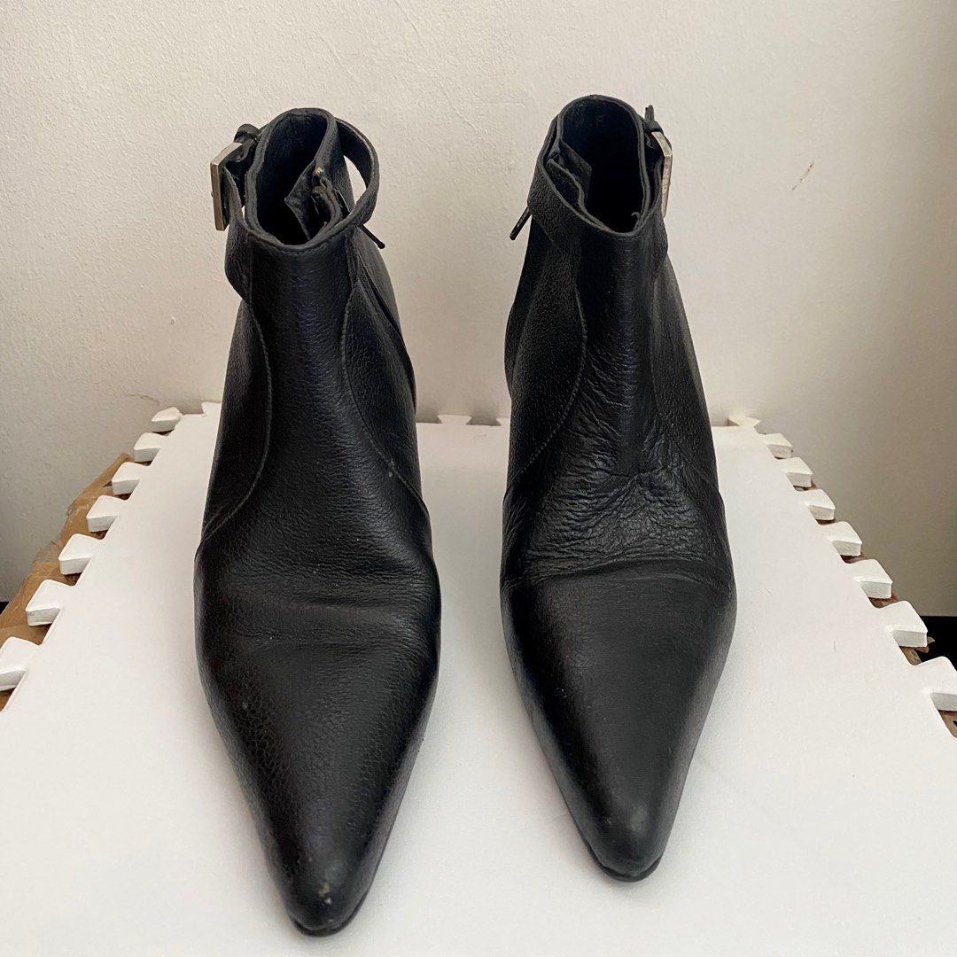 MILANI Pointed Slim Korean Heel Boots (Category: Boots) located in Taguig. Submitted by RoseTags (Listing ID 1212514645, Image 2). Description: Brand:Milani Color:Black Size:6 .