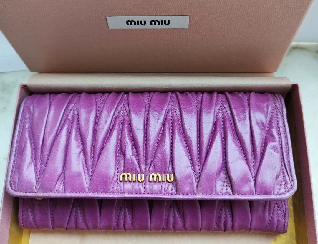 Miu Miu Portaf.Patt.Lunga 長銀包, 名牌, 手袋及銀包- Carousell