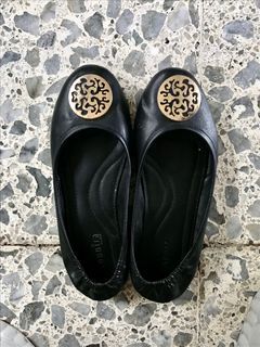 Mounira flat shoes
