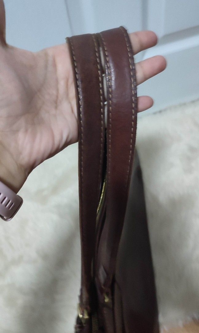 Nicole Miller brown leather bag (Category: Shoulder Bags) located in Cainta. Submitted by tobisshop.16 (Listing ID 1212592048, Image 2). Description: lightly used very good condition kapal ng leather.