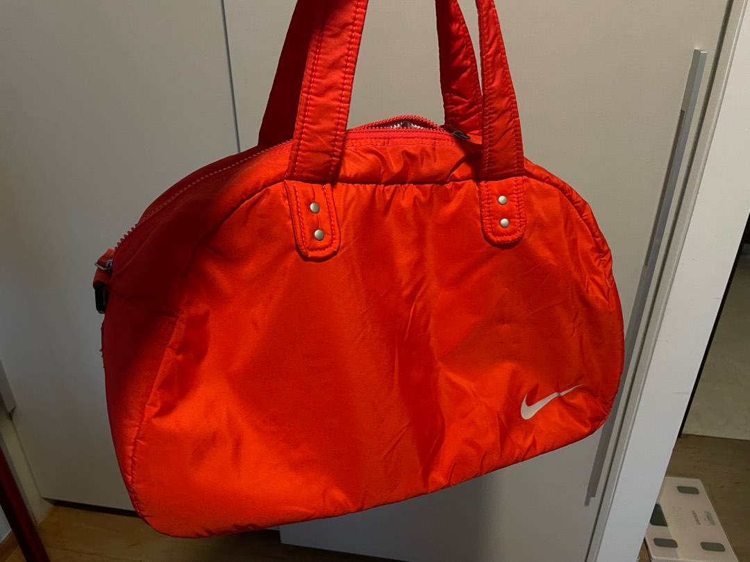 Orange nike 2025 duffle bag