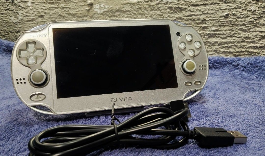 PS Vita Phat OLED Limited Edition Silver Video Gaming Video Game ps-vita-phat-oled-limited-edition-silver-video-gaming-video-game
