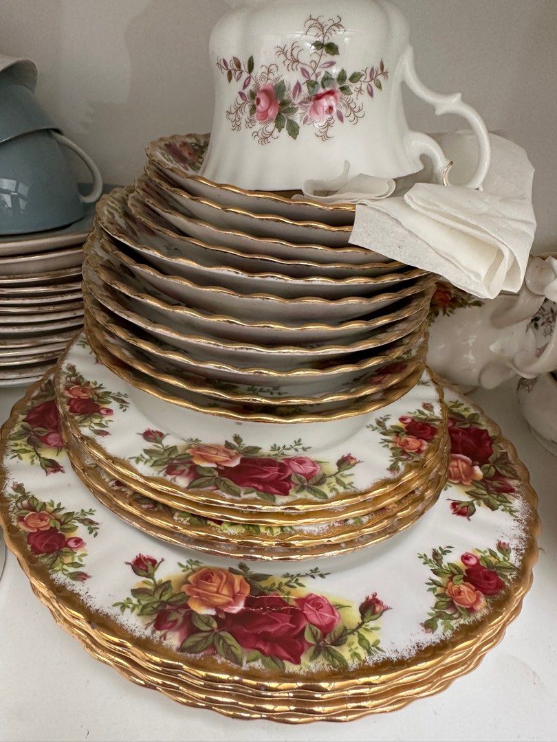 Royal Albert Old County Roses / cottage garden/ lavender rose, Antiques