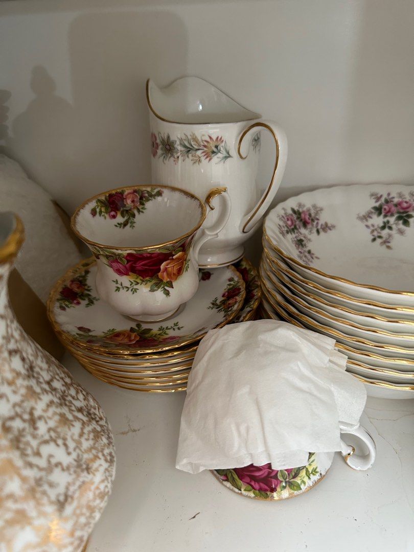 Royal Albert Old County Roses / cottage garden/ lavender rose, Antiques