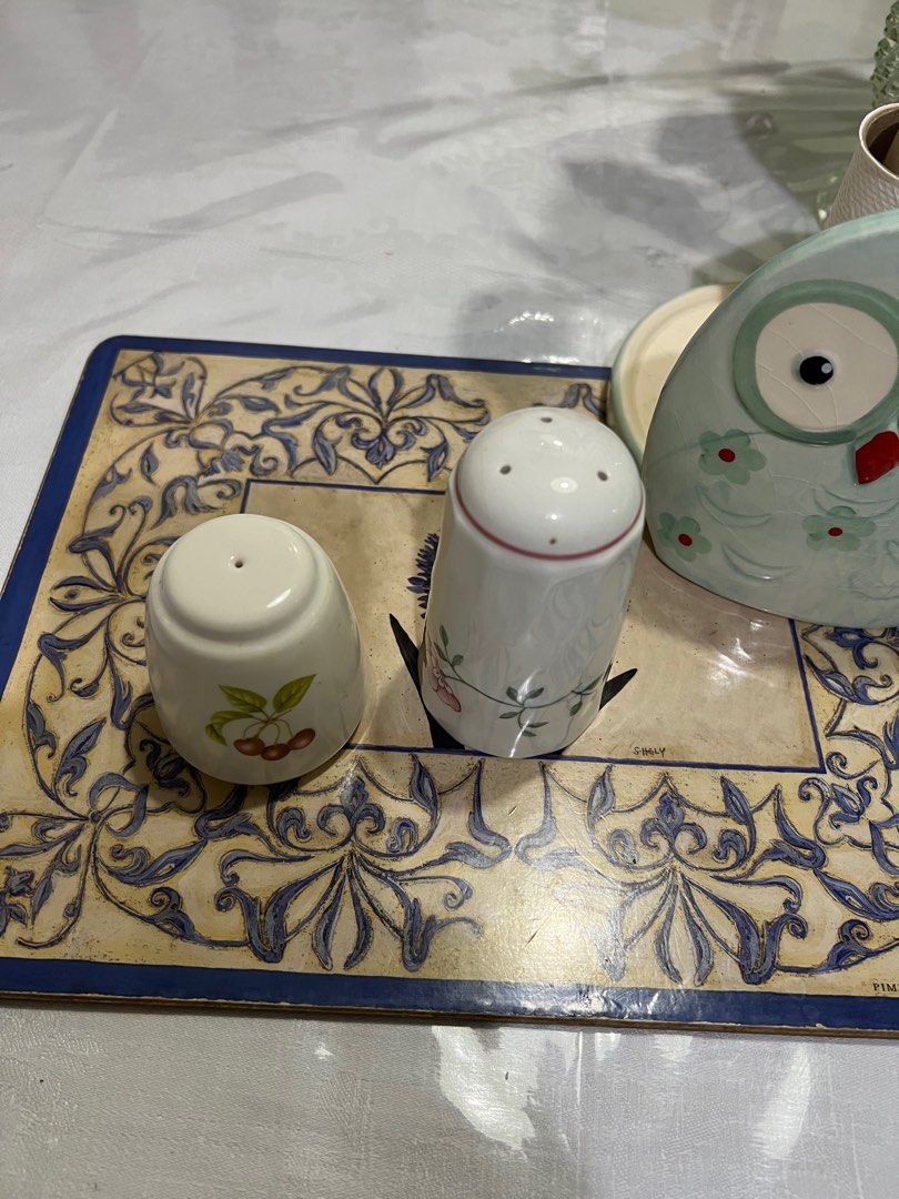 Salt and pepper shaker (Category: Other Kitchenware & Tableware) located in Las Pinas. Submitted by luckycloud_cac014 (Listing ID 1212458889, Image 2). Description: .