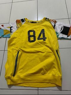 sweater kuning
