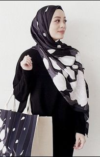 The Love dUCk Shawl