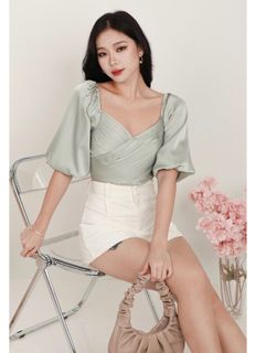 (Category: ) located in . Submitted by wardrobexlove (Listing ID 1212495006, Image 1). Description: .