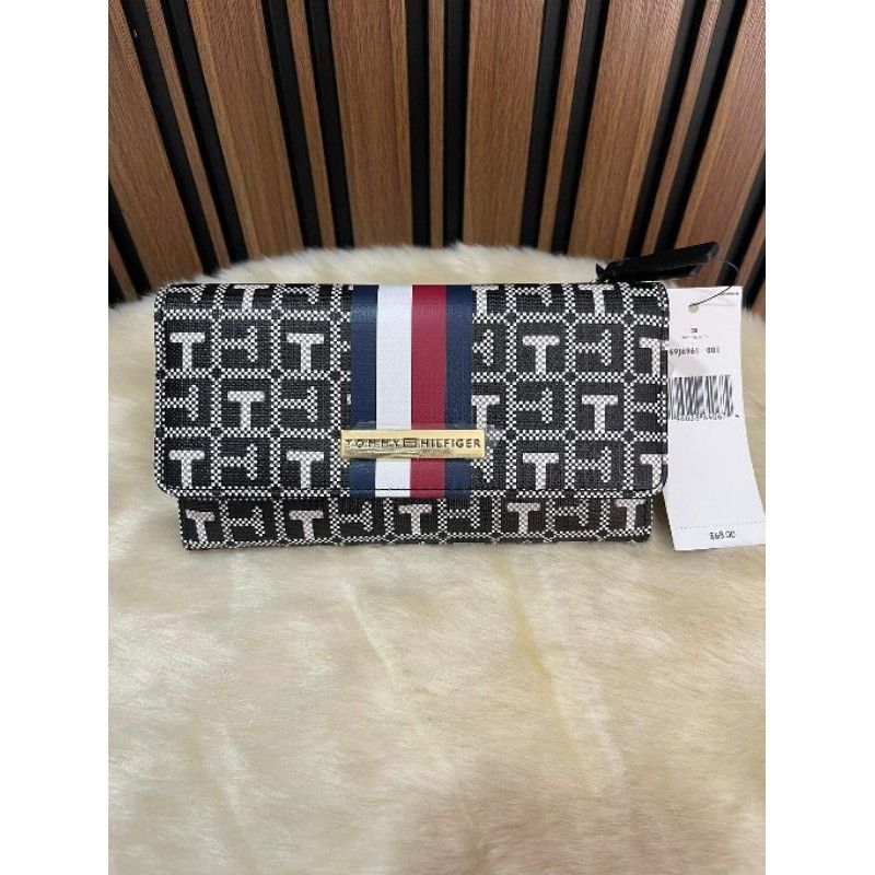 TOMMY HILFIGER TRIFOLD LONG WALLET IN BLACK, Women's Fashion, Bags