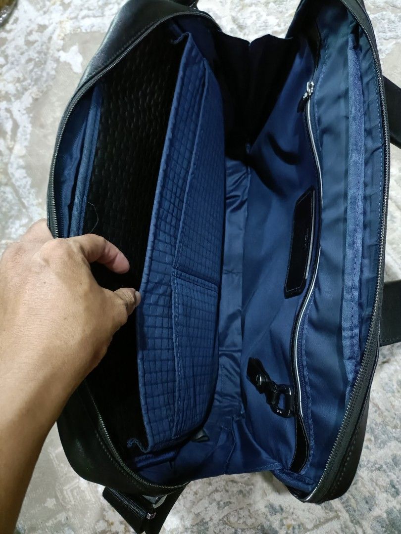 Tumi Kennedy Briefcase Bag, Men's Fashion, Bags, Briefcases on Carousell