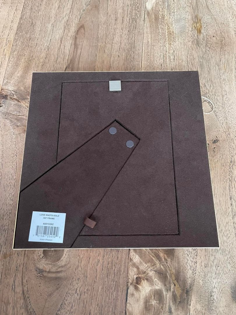 Vera Wang Love Knots Photo Frame, Furniture & Home Living, Home Decor, Frames & Pictures on