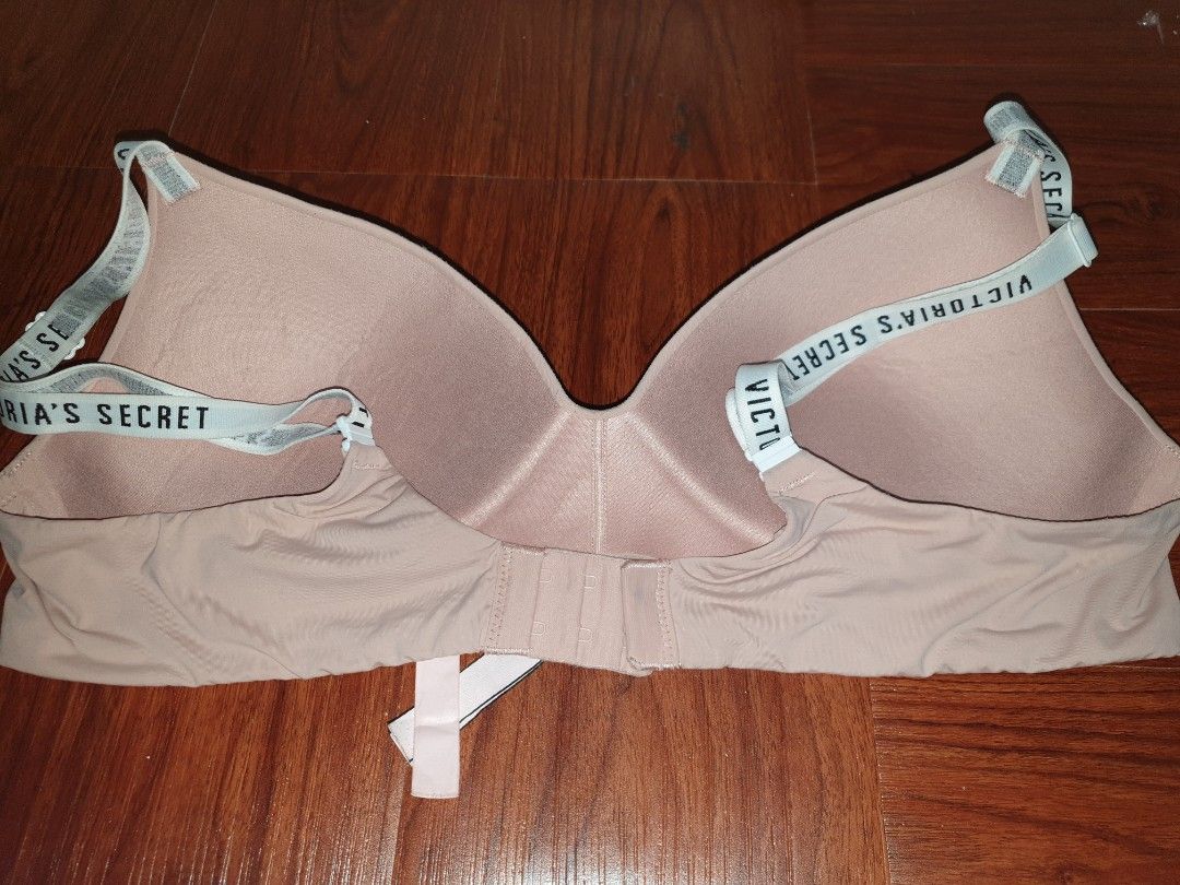 Victoria Secret seamless lightly lined wireless bra, Women's Fashion,  Undergarments & Loungewear on Carousell