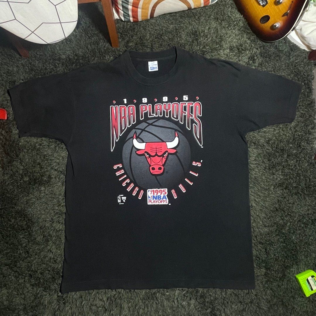 Vintage tee Chicago bulls, Men's Fashion, Tops & Sets, Tshirts & Polo Shirts  on Carousell