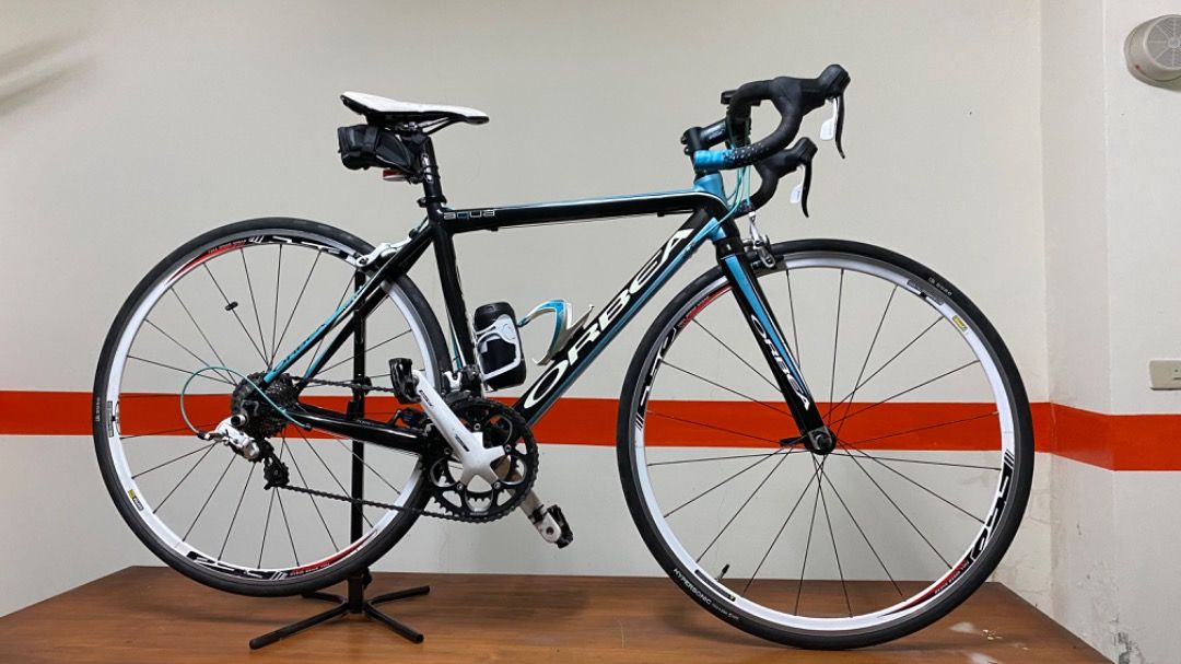 Velo route orbea aqua 2025