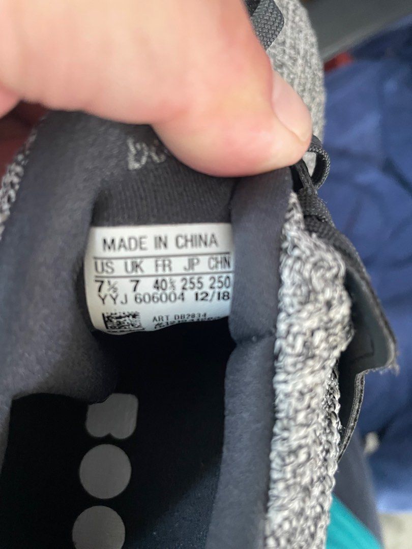 Ultraboost db2834 top